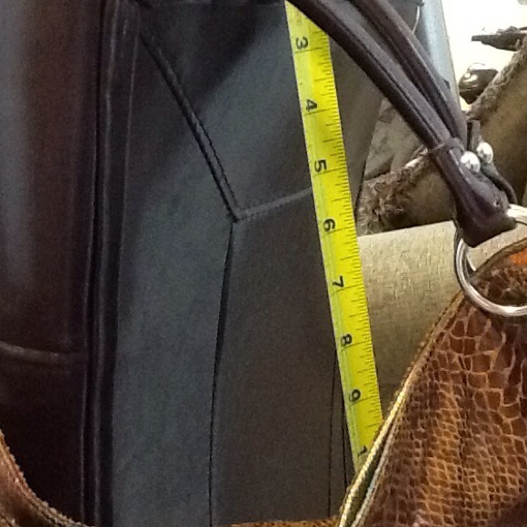 Details on Beijo hobo reversible bag.