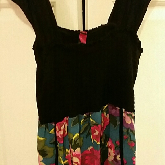 Sweet, floral dress with pockets - Picture 3 of 4