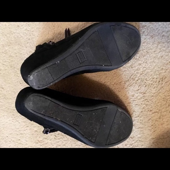 Black, Toms Desert high wedges in a size 6.5. - Picture 1 of 3