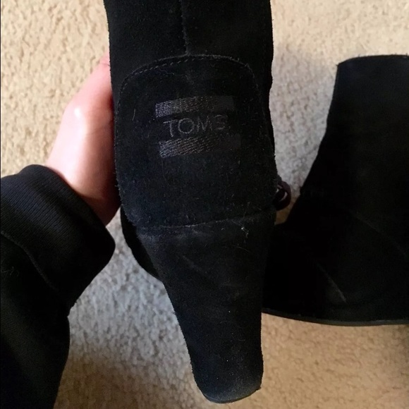 Black, Toms Desert high wedges in a size 6.5. - Picture 2 of 3