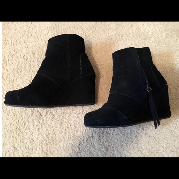 Black, Toms Desert high wedges in a size 6.5. - Picture 3 of 3