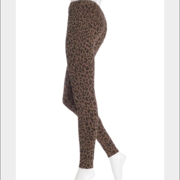 Hue Brand Leopard Print Leggings