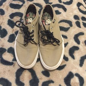 Cute beige vans worn 5 times dont stink floral