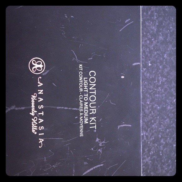 Anastasia light to medium contour kit