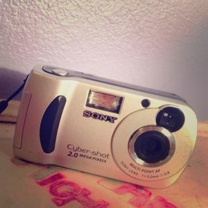 Sony cyber-shot camera 2.0 mega pixels
