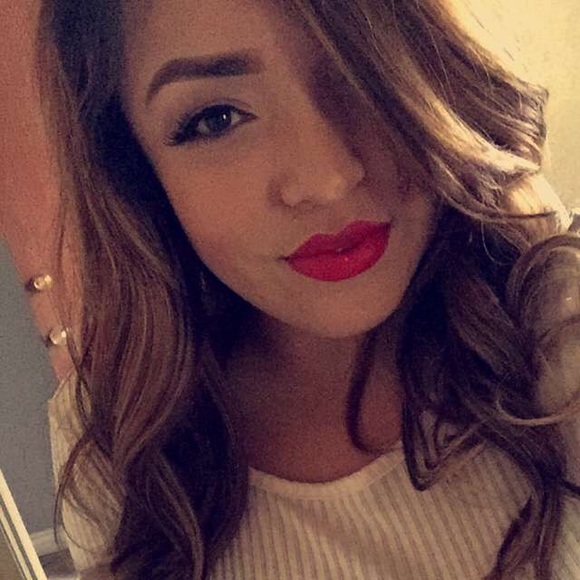 Meet your Posher, Vanessa