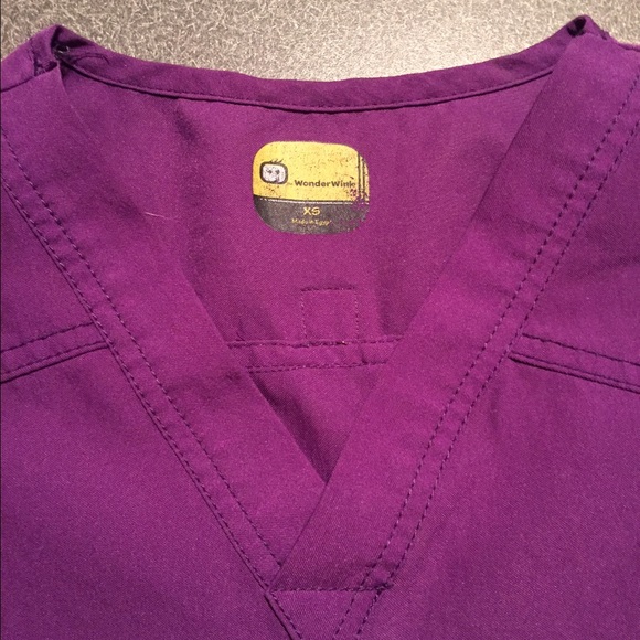 Purple WonderWink Size Extra Small Scrub Top!