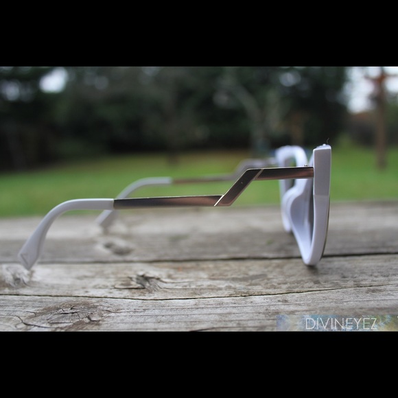 LAST ONE! 🌈 White Cat Eye Reflective Sunnies👁 - Picture 4 of 4