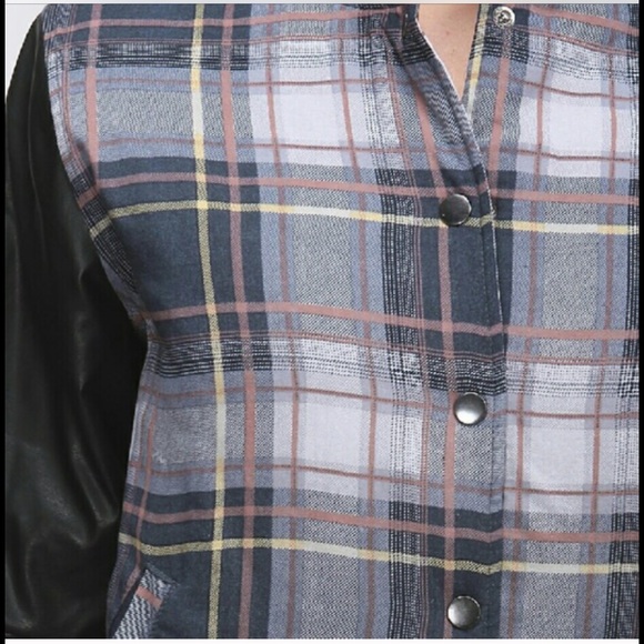 Closing boutique MAKE ME AN OFFER plaid jacket - Picture 5 of 5