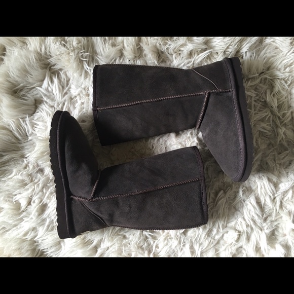Classic Tall Ugg Boots (Color: Chocolate, Size 6)