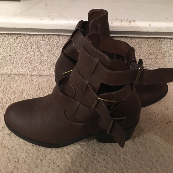 Wild diva low buckle boot