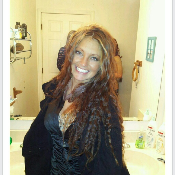 Meet your Posher, Whitney - Picture 1 of 1