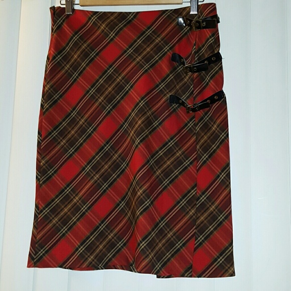 Red plaid skirt with buckles
