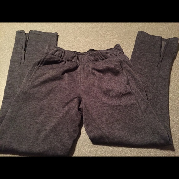 Nike Therma-Fit Size Small Sweats
