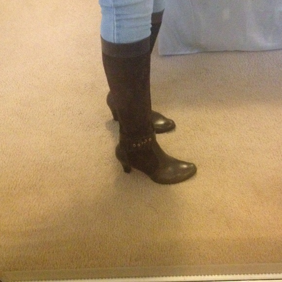 Vaneli Brown leather and suede boots - Picture 3 of 4