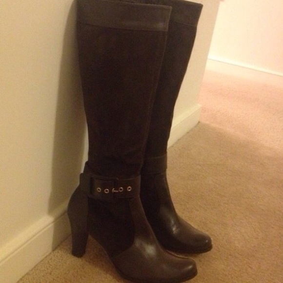 Vaneli Brown leather and suede boots - Picture 2 of 4