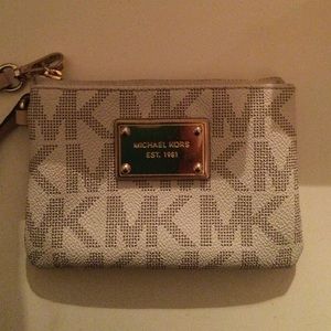 Michael Kors Wristlet: Vanilla Signature w/ Gold