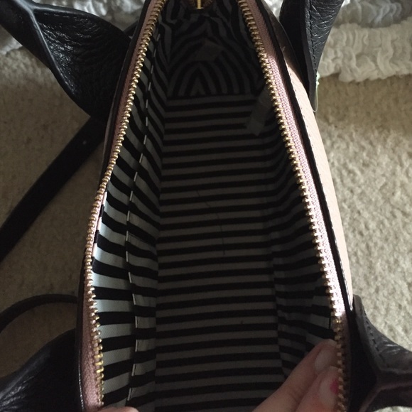 Southport Avenue Jenny ~ Kate Spade Purse - Picture 3 of 4