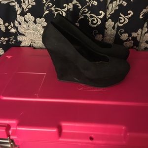 Black Wedges