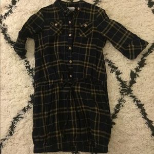 Plaid tunic with buttons and a tied waist
