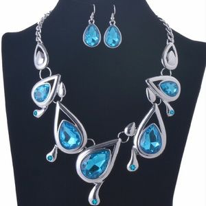 Necklace and earing set