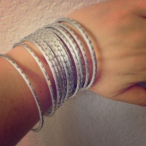Lot of 16 brand-new bangle bracelets