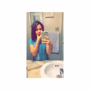 Meet your Posher, Yesenia