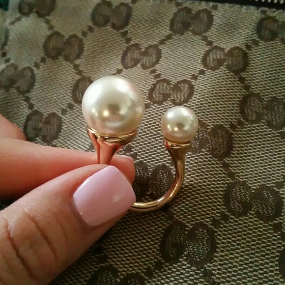 Double pearl ring