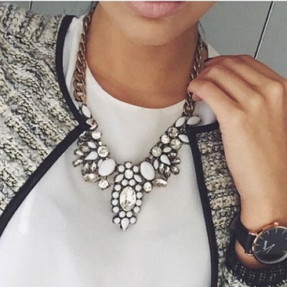 White Flower Statement Necklace - Picture 2 of 3