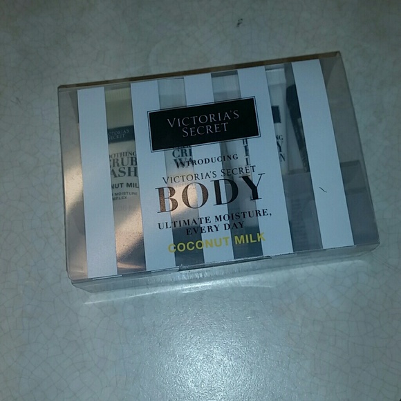 Victoria's Secret NEW ultimate moisture