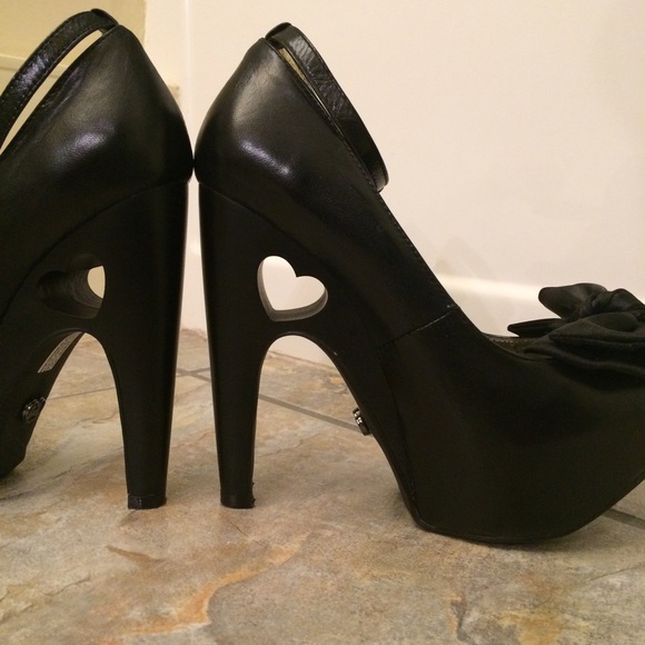 T.U.K. Heart Cutout Heels 6 💟
