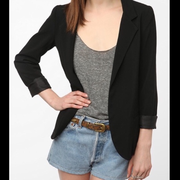 UO BLACK BLAZER