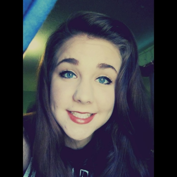 Meet your Posher, Ariel - Picture 1 of 1