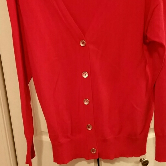 Fuchsia colored, button-up cardigan - Picture 3 of 4