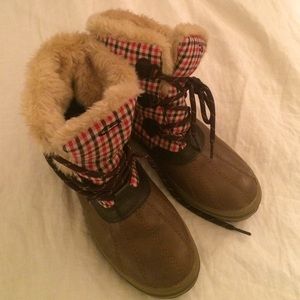 Snow boots