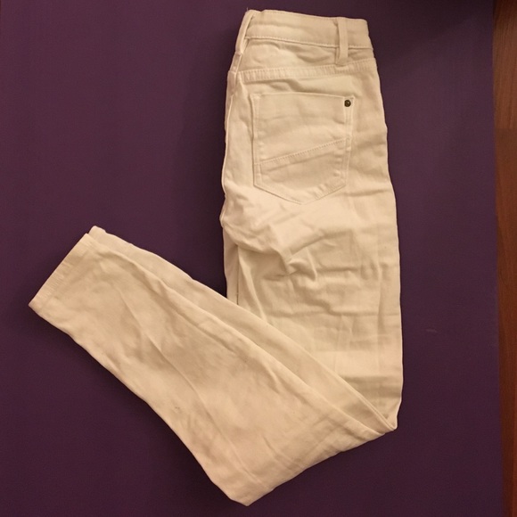 JustFab Signature Skinny Solid White Jeans