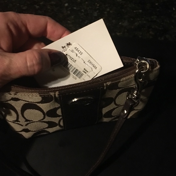 Coach wristlet - Picture 3 of 3