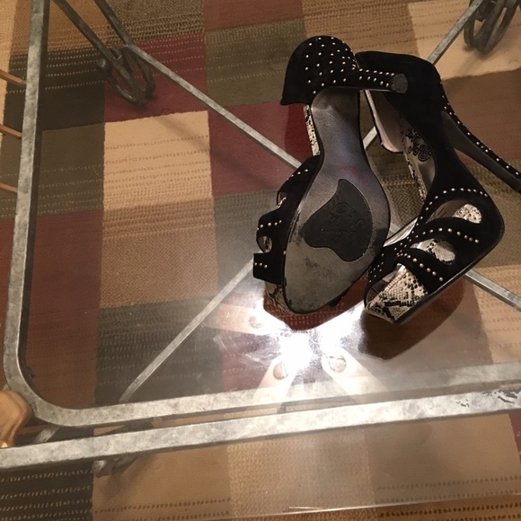 These Sexy open toe pumps are very versatile. - Picture 2 of 3