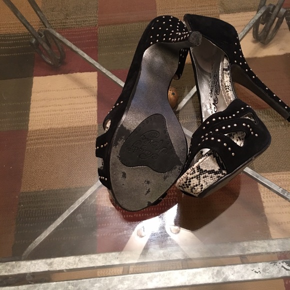 These Sexy open toe pumps are very versatile. - Picture 3 of 3