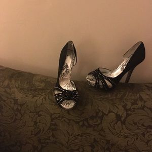 These Sexy open toe pumps are very versatile.