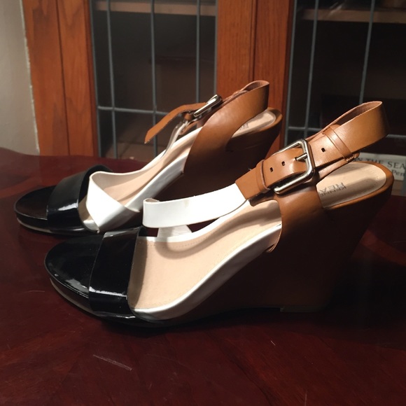 Kenneth Cole Reaction Sandals - Picture 2 of 4