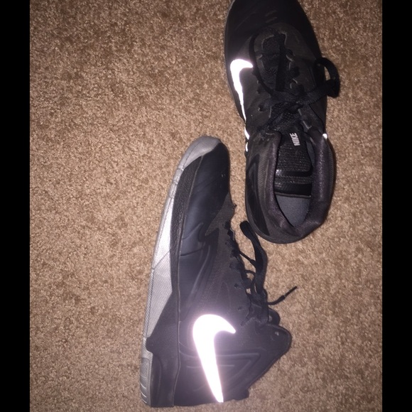 Basketball shoes