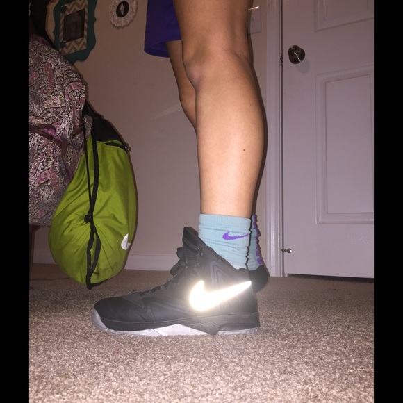 Basketball shoes