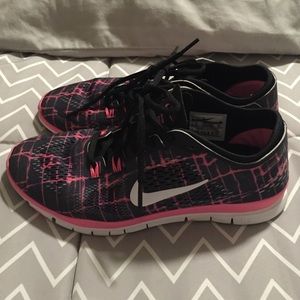 Nike free black and pink shoes