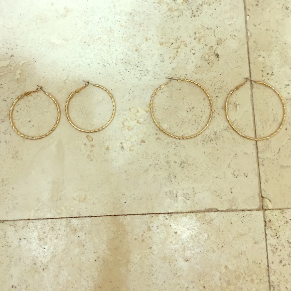 Set of two gold hoop earrings!!!