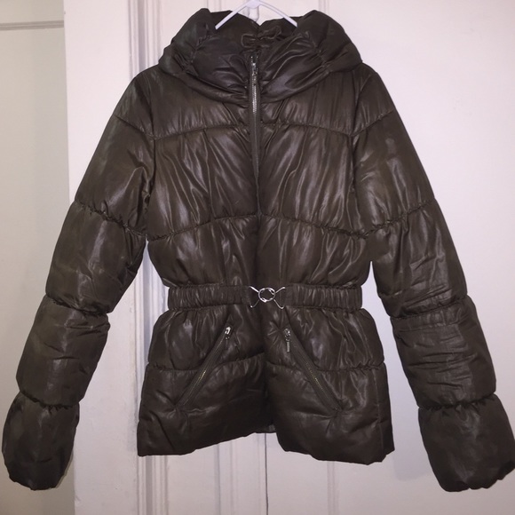 Olive green fitted puffer jacket