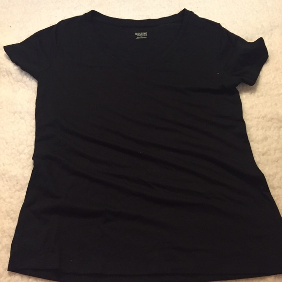 Black v-neck tshirt