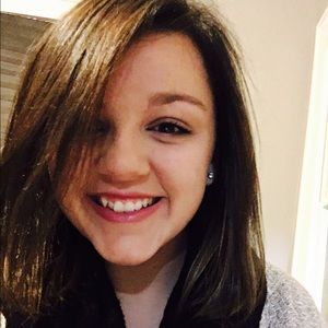 Meet your Posher, Alexis