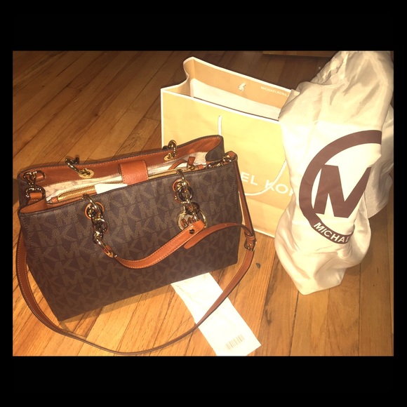 Signature Michael Kors bag - Picture 1 of 2