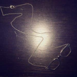 Glasses motif necklace